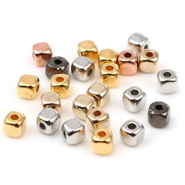 25 stuks vierkante acryl kralen 3 x 3mm Gat c.a. 1,4mm