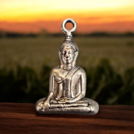 Zware kwaliteit metalen Buddha bedel, antiek zilverkleur afm. 35,5 x 23mm x 8mm gat 2mm