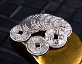 6 x Metalen bedel van een Chinese geluksmunt  c.a. 20mm zilver kleur