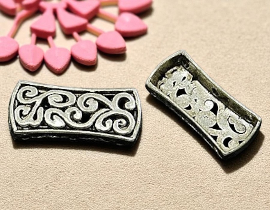 2 x Metalen verdeler tussenzetsel 12 x 27 x 4 mm – 3 gaten weerszijden – antiek zilverkleur