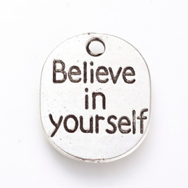 10 x Tibetaans zilveren bedeltje tekst: Believe in Yourself  22 x 18 ,5 x 1mm gat: 2,5mm