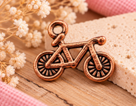 4 x Metalen bedels fiets 16 x 14,5 mm – oogje 2,2 mm – roodkoperkleur