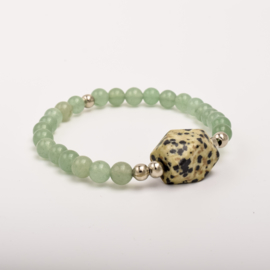 Edelsteen Jade kralenarmband met elastiek, voorzien van Dalmatiër Jaspis edelsteen Kraal