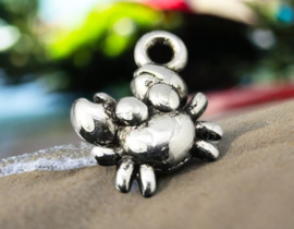 10 x Metalen bedeltje van een krab, antiek zilverkleur, afm.  12 x 11 x 4mm oogje 2mm