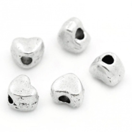 15 x Antiek zilveren hart kralen 4 x 3mm gat: 1mm (Nikkelvrij)