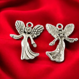 4 x Metalen bedeltje van een engeltje, antiek zilver kleur, afm.  25 x 18 x 3mm oogje: 2mm