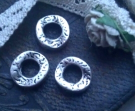 3 x Antiek zilveren rond golvend bewerkt metalen ring 11 mm