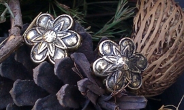 3 x Antiek gouden metallook kraal bloem 26 mm gat 2mm