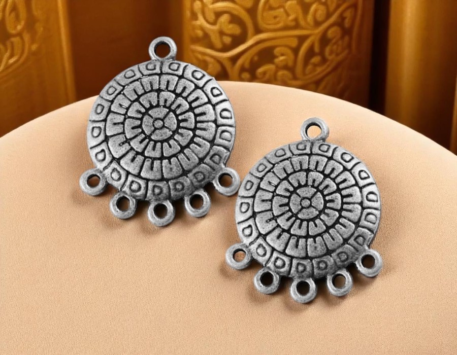 2 x Metalen oorbellen ornamenten / kroonluchter ornamenten – antiek zilverkleur – ca. 21 x 26 mm