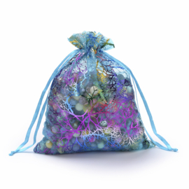 c.a. 100 x organza zakjes 5 x 7 cm blauwe koraal patroon