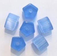 10 x Glaskraal hoekig blauw met satijn-glans 11 mm
