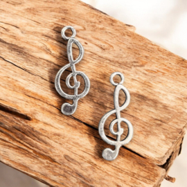 10 x Metalen bedel van een muzieknoot  26 x 10 x 2mm oogje: 2mm
