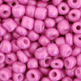 20 gram Glaskralen Rocailles 6/0 (4mm) Raspberry pink (op is op)