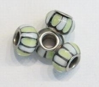 Per stuk Glaskraal European-style zwart met lime/wit strepen 13 mm