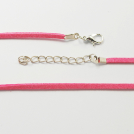 Koord van suede met sluiting en verlengketting  roze  c.a. 45cm