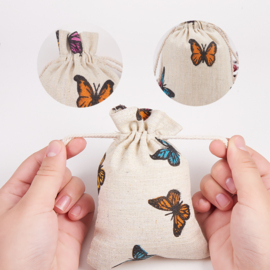 Stoffen cadeauzakje met vlinders  c.a. 14 x 10 cm  kleur en stof: Jute zand kleur