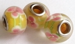 Per stuk Glaskraal met metaal European-style geel met roze bloem 14 mm