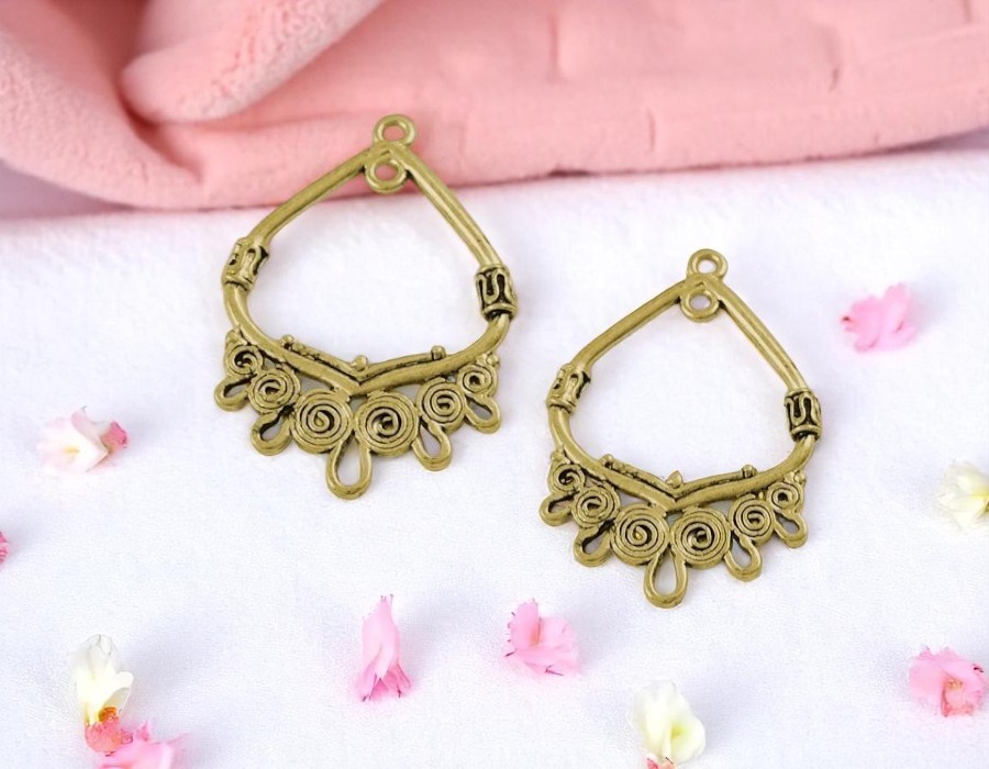 2 x Metalen oorbellen ornamenten – goudkleur – ca. 36,5 x 25 x 3 mm