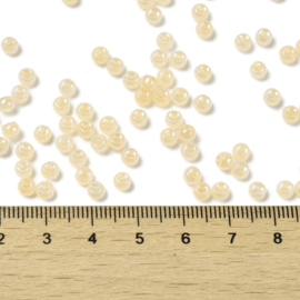 20 gram Glaskralen rocailles Ceylon 4 x 3 mm – gat 1,2 mm – Navajo White