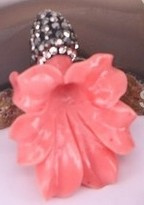 1 x Prachtige bloemkelk van Resin met strass 25 x 35mm  gat 1mm rose