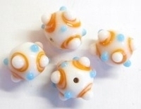 5 x Glaskraal met dots orange 14 mm