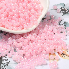 20 gram Glaskralen rocailles Ceylon 4 x 3 mm – gat 1,2 mm – Pink
