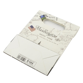 Cadeautasje kraft papier afmeting: 165 x 125 x 56mm met strikje Washington DC (op = op!)