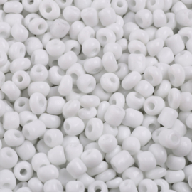 20 gram rocailles Seed Beads 6/0  4mm gat: 1,5mm Opaque Wit mat