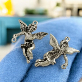 4 x Metalen bedeltje van een engeltje, antiek zilverkleur, afm.   37 x 26 x 7mm oogje: 1~2mm