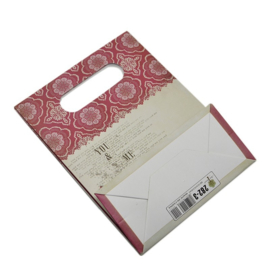 Cadeautasje kraft papier afmeting: 165 x 125 x 56mm met strikje (op = op!)