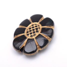 10 x Acryl kralen bloem 24,5 x 19 mm – gat 2 mm – zwart/goudkleur