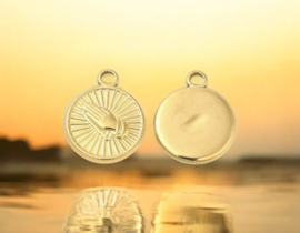 1 x Ion Plating (IP) RVS 304 bedel biddende handen Real 18k Gold Plated, 19 x 16 x 2mm oogje 2mm