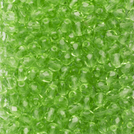15 x  ronde Tsjechische kralen facet 5mm kleur: licht groen Gat c.a.: 1 mm