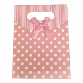 Cadeautasje kraft papier afmeting: 165 x 125 x 56mm met strikje  Zalmkleur (op = op!)