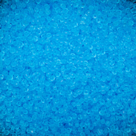 Zakje mooie rocailles c.a. 20 gram frosted 12/0 2mm licht blauw