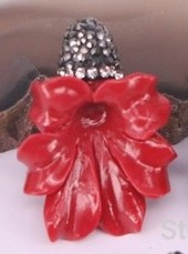 1 x Prachtige bloemkelk van Resin met strass 25 x 35mm  gat 1mm rood