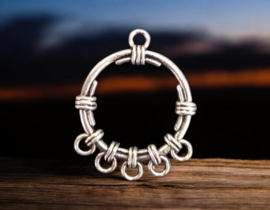 2 x Metalen oorbellen ornamenten, antiek zilverkleur afm.  34 x 27 x 3mm- oogje 2 mm