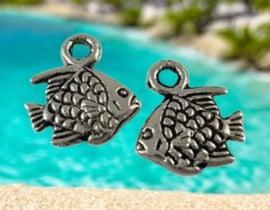 10 x Metalen bedel heeft de vorm van een tropische vis, mogelijk een maanvis (scalare) of een goudvis afm. 11 x 9mm