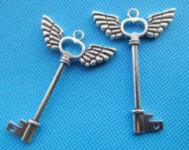 Tibetaans zilveren sleutel bedel met vleugels  42x61x5mm oogje: 3mm