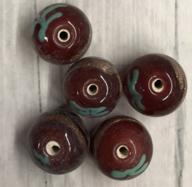 10 x rood bruine glaskralen met een gouden rand en een beschildering van een bloem 13mm gat 2mm