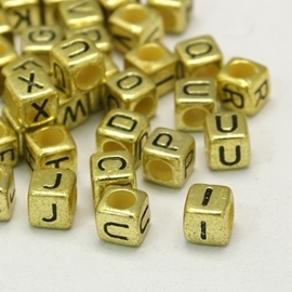 Letterkraal per stuk Acryl kubus goud 6mm, gat 3,5mm