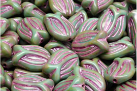 2 x Tsjechische Glaskralen Tulip Pressed Beads  16x11mm groen lila
