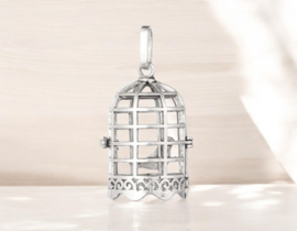 Grote metalen 3D hanger van een vogelkooi met vogel, antiek zilver kleur 37 x 25mm oogje 3,5x8mm Binnen diameter 18 x 23mm (Pakketpost)