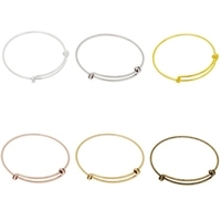 Super leuke verstelbare basis armband om bedels aan te hangen diameter c.a. 55mm totale lengte c.a 18cm goud