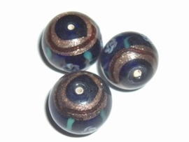 2 x Glaskraal rond donkerblauw met decoratie 18,5 x 17mm  gat: 1,8mm wedding cake