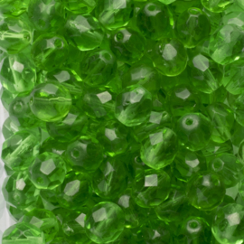 15  x Ronde Tsjechische kralen facet kristal 8mm kleur: groen gat: 2mm