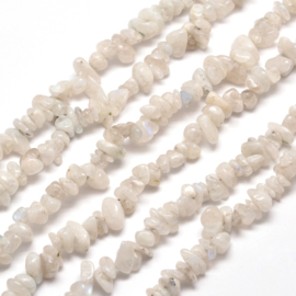 20 x Natural Rainbow Moonstone chips kralen 5-8 x 5-8 mm – gat 1 mm – natuurlijke kleurenmix wit