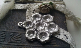 Per stuk zilveren hanger bloem 36 mm zonder steentjes