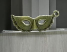 4 x Metalen bedeltje van een masker, geel koperkleur, afm.  31,5 x 13mm