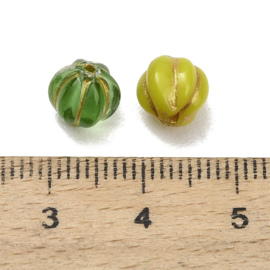 10 x Glaskralen pompoenvorm met goudkleurig metaal 8 x 8 mm – gat 1 mm – Mixed Color